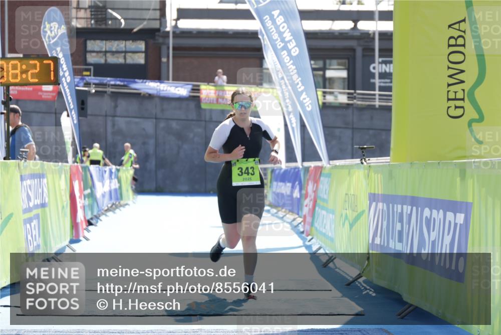 10.08.2025 - GEWOBA Citytriathlon Bremen H.Heesch http://msf.ph/oto/8556041 10.08.2025 16:08:31 Ziel 343 meine-sportfotos.de