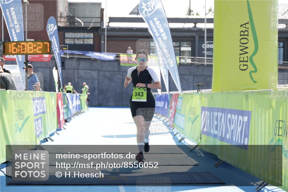 10.08.2025 - GEWOBA Citytriathlon Bremen H.Heesch http://msf.ph/oto/8556052 10.08.2025 16:08:31 Ziel 343 meine-sportfotos.de