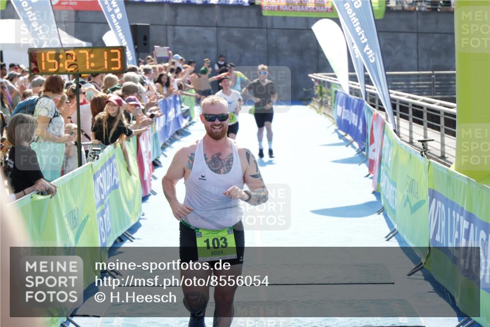 10.08.2025 - GEWOBA Citytriathlon Bremen H.Heesch http://msf.ph/oto/8556054 10.08.2025 15:27:17 Ziel 67, 103, 447 meine-sportfotos.de