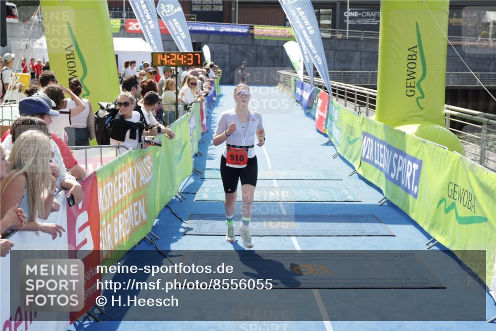 10.08.2025 - GEWOBA Citytriathlon Bremen H.Heesch http://msf.ph/oto/8556055 10.08.2025 14:24:41 Ziel 910 meine-sportfotos.de