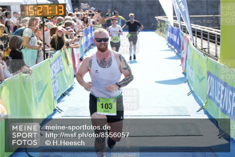 10.08.2025 - GEWOBA Citytriathlon Bremen H.Heesch http://msf.ph/oto/8556057 10.08.2025 15:27:17 Ziel 67, 103, 447 meine-sportfotos.de