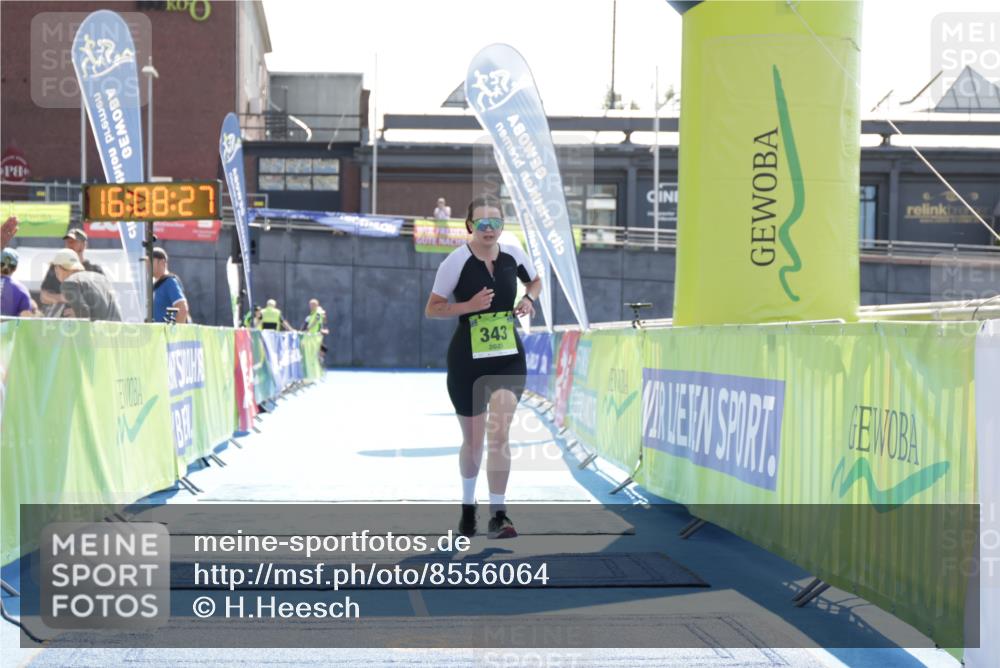 10.08.2025 - GEWOBA Citytriathlon Bremen H.Heesch http://msf.ph/oto/8556064 10.08.2025 16:08:31 Ziel 343 meine-sportfotos.de