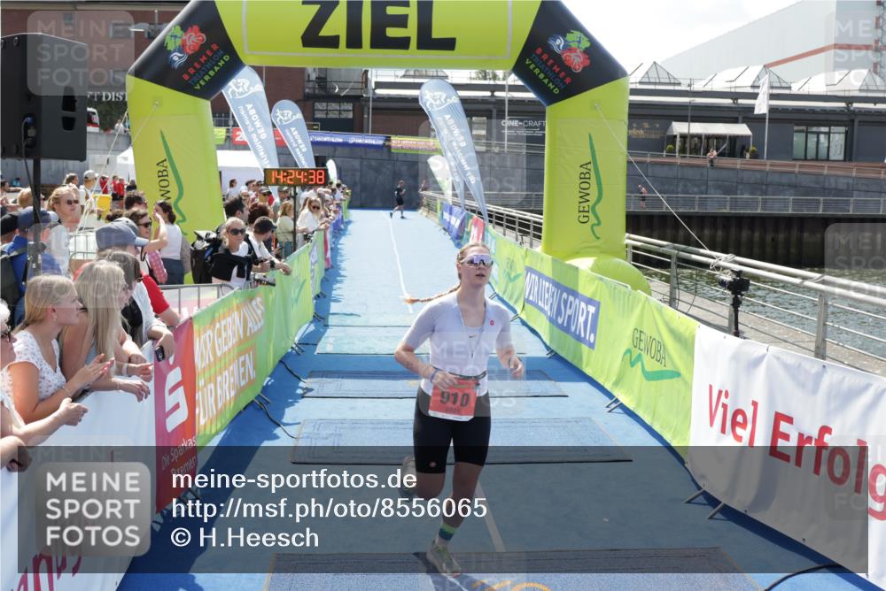 10.08.2025 - GEWOBA Citytriathlon Bremen H.Heesch http://msf.ph/oto/8556065 10.08.2025 14:24:42 Ziel 910 meine-sportfotos.de