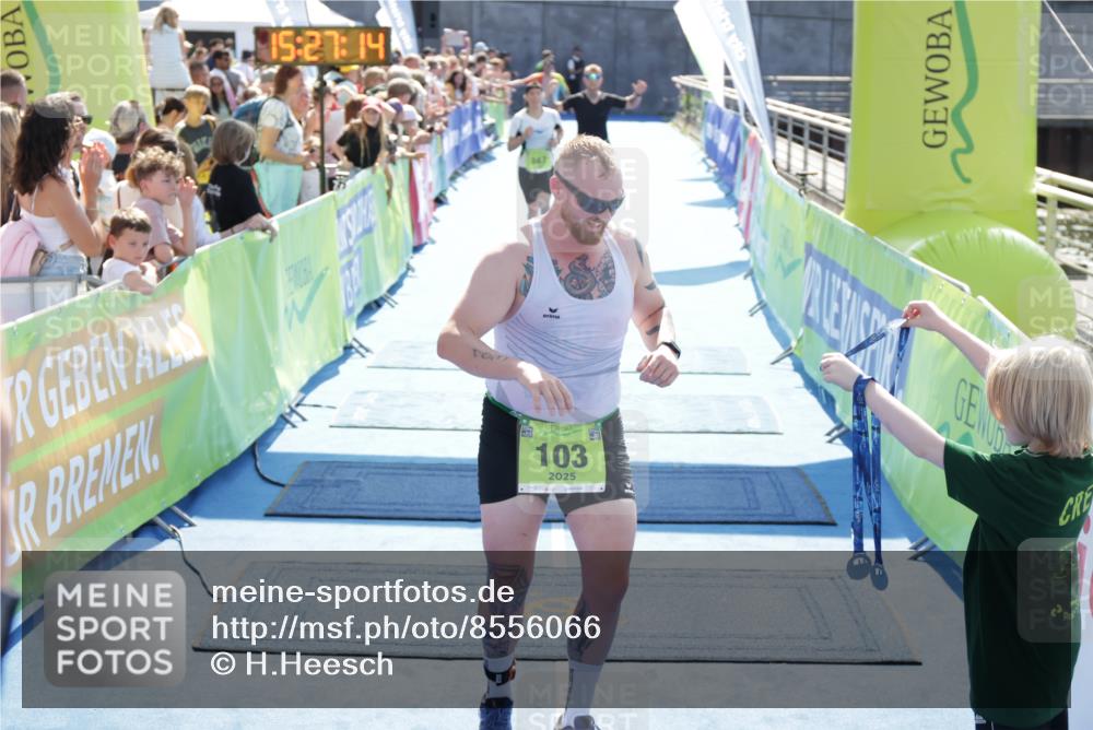10.08.2025 - GEWOBA Citytriathlon Bremen H.Heesch http://msf.ph/oto/8556066 10.08.2025 15:27:18 Ziel 67, 103, 447 meine-sportfotos.de