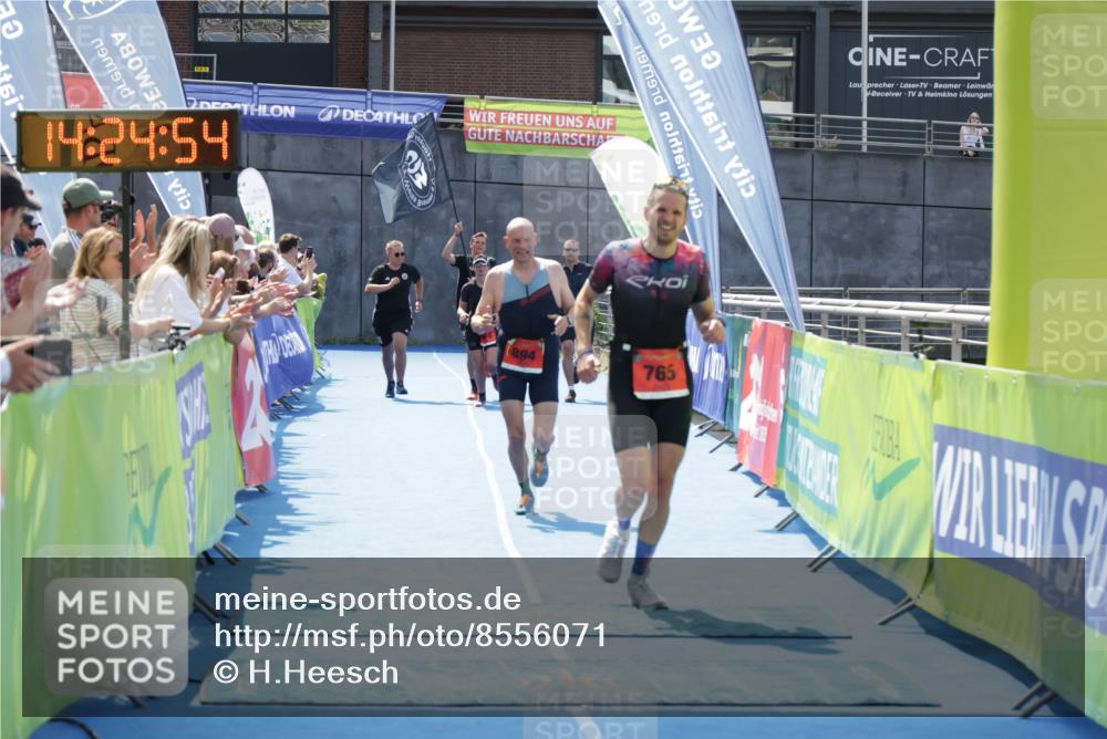 10.08.2025 - GEWOBA Citytriathlon Bremen H.Heesch http://msf.ph/oto/8556071 10.08.2025 14:24:58 Ziel 765, 894 meine-sportfotos.de