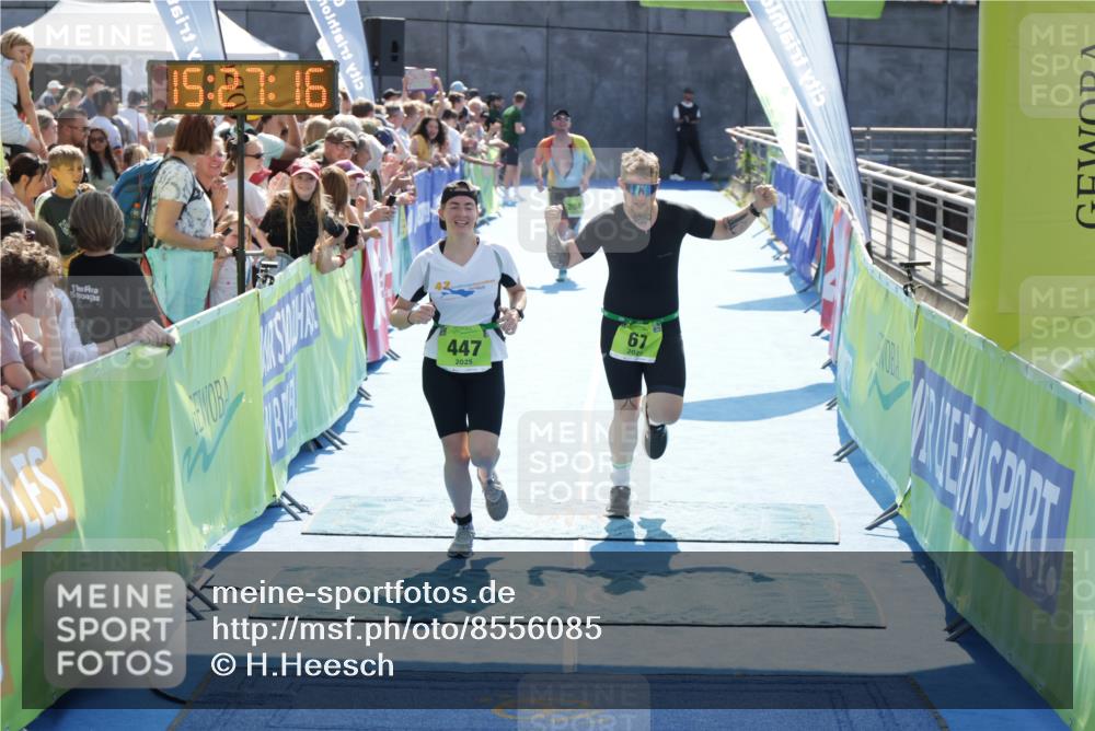 10.08.2025 - GEWOBA Citytriathlon Bremen H.Heesch http://msf.ph/oto/8556085 10.08.2025 15:27:20 Ziel 67, 103, 204, 447 meine-sportfotos.de