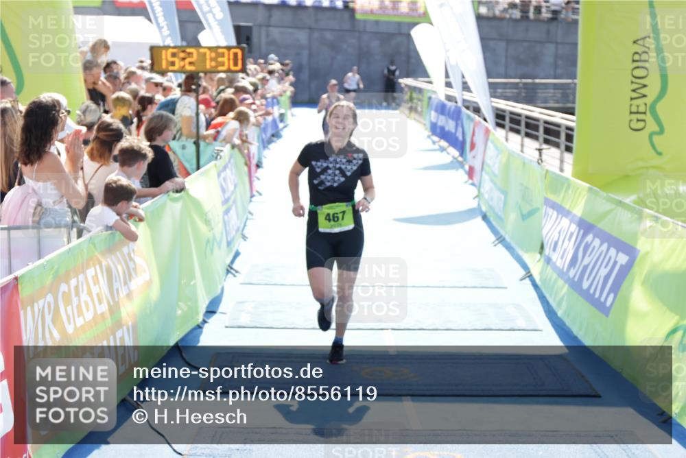 10.08.2025 - GEWOBA Citytriathlon Bremen H.Heesch http://msf.ph/oto/8556119 10.08.2025 15:27:34 Ziel 466, 467 meine-sportfotos.de
