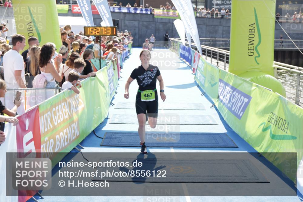 10.08.2025 - GEWOBA Citytriathlon Bremen H.Heesch http://msf.ph/oto/8556122 10.08.2025 15:27:35 Ziel 466, 467 meine-sportfotos.de