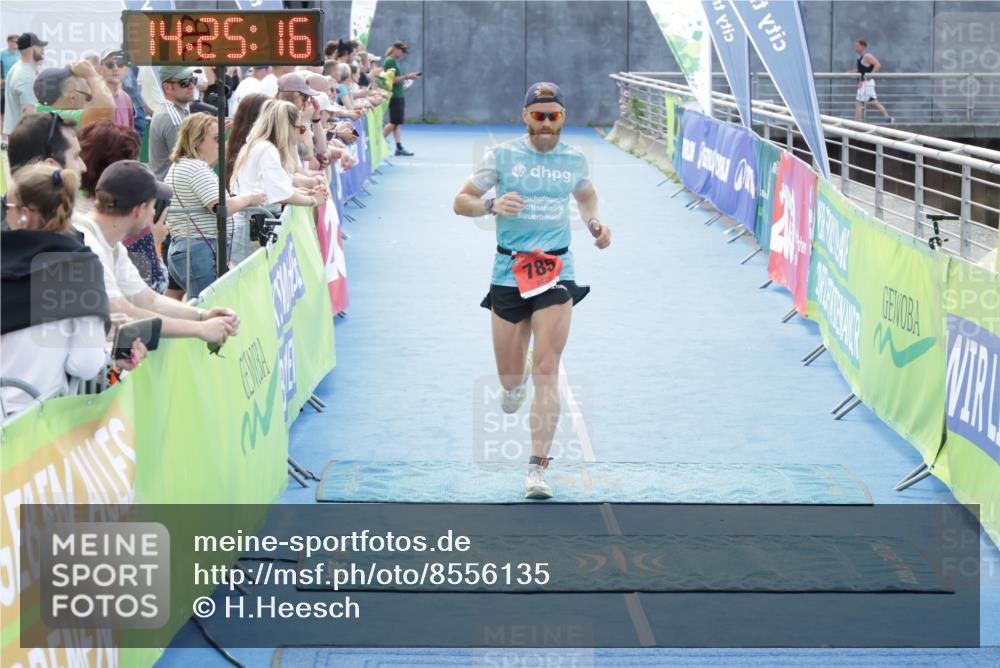 10.08.2025 - GEWOBA Citytriathlon Bremen H.Heesch http://msf.ph/oto/8556135 10.08.2025 14:25:19 Ziel 785 meine-sportfotos.de