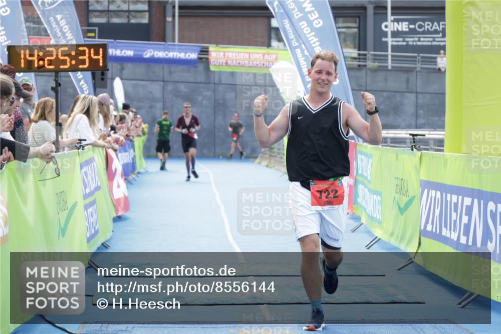 10.08.2025 - GEWOBA Citytriathlon Bremen H.Heesch http://msf.ph/oto/8556144 10.08.2025 14:25:38 Ziel 722 meine-sportfotos.de