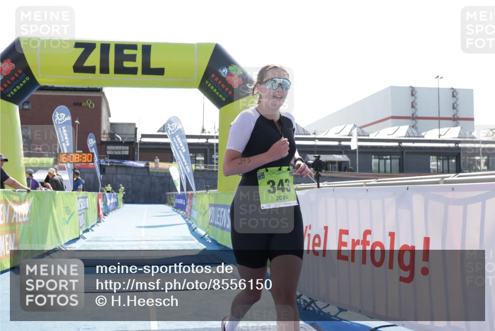10.08.2025 - GEWOBA Citytriathlon Bremen H.Heesch http://msf.ph/oto/8556150 10.08.2025 16:08:34 Ziel 343 meine-sportfotos.de
