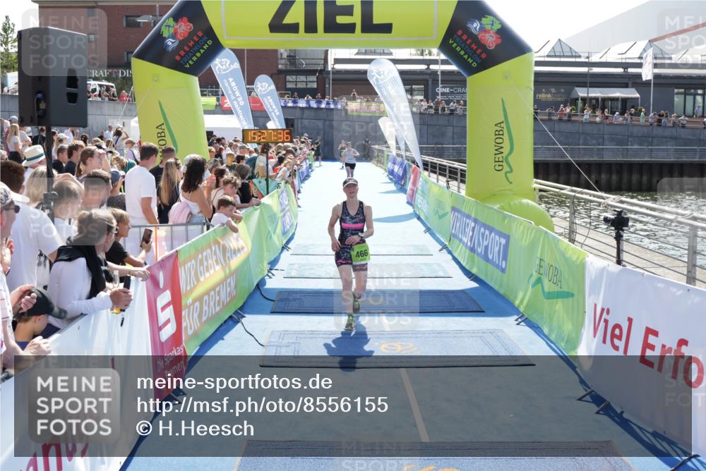 10.08.2025 - GEWOBA Citytriathlon Bremen H.Heesch http://msf.ph/oto/8556155 10.08.2025 15:27:40 Ziel 56, 466, 467 meine-sportfotos.de