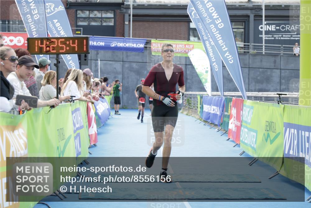 10.08.2025 - GEWOBA Citytriathlon Bremen H.Heesch http://msf.ph/oto/8556156 10.08.2025 14:25:45 Ziel 722, 795 meine-sportfotos.de