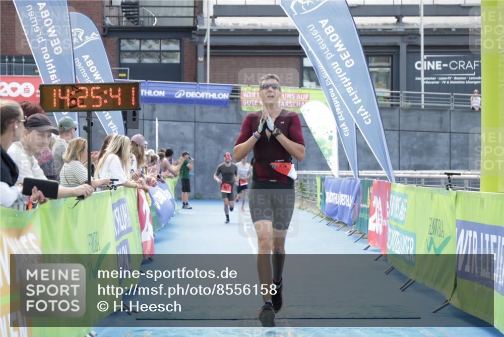 10.08.2025 - GEWOBA Citytriathlon Bremen H.Heesch http://msf.ph/oto/8556158 10.08.2025 14:25:45 Ziel 722, 795 meine-sportfotos.de
