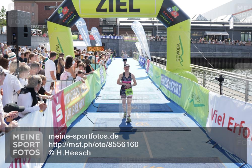 10.08.2025 - GEWOBA Citytriathlon Bremen H.Heesch http://msf.ph/oto/8556160 10.08.2025 15:27:40 Ziel 56, 466, 467 meine-sportfotos.de