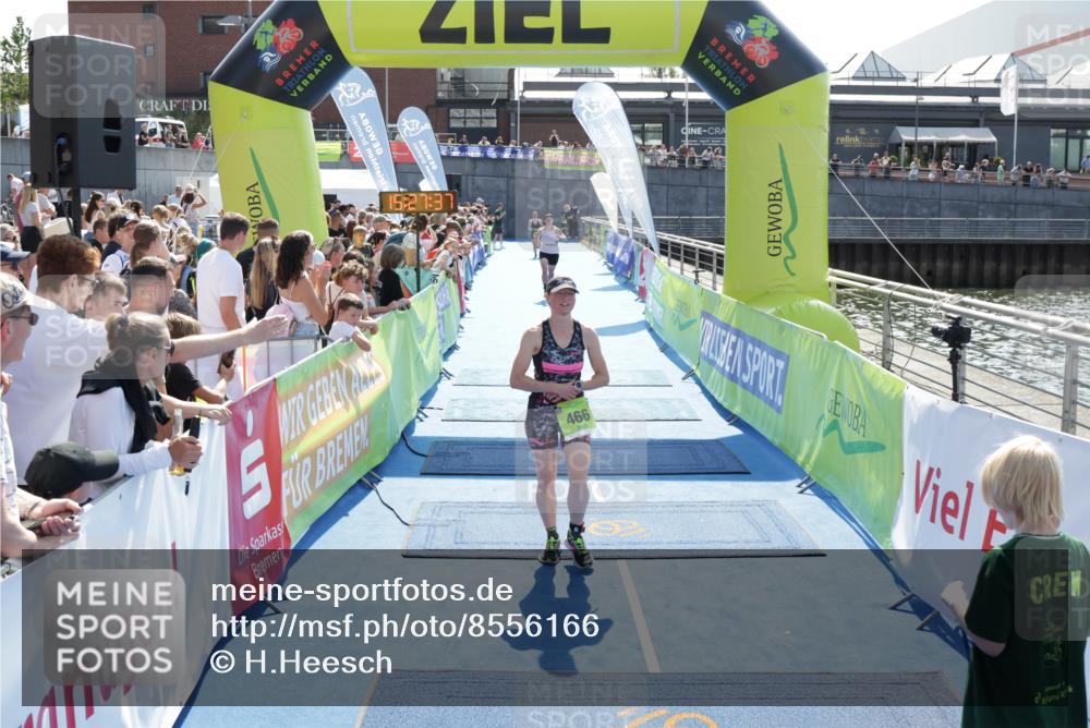 10.08.2025 - GEWOBA Citytriathlon Bremen H.Heesch http://msf.ph/oto/8556166 10.08.2025 15:27:41 Ziel 56, 466, 467 meine-sportfotos.de