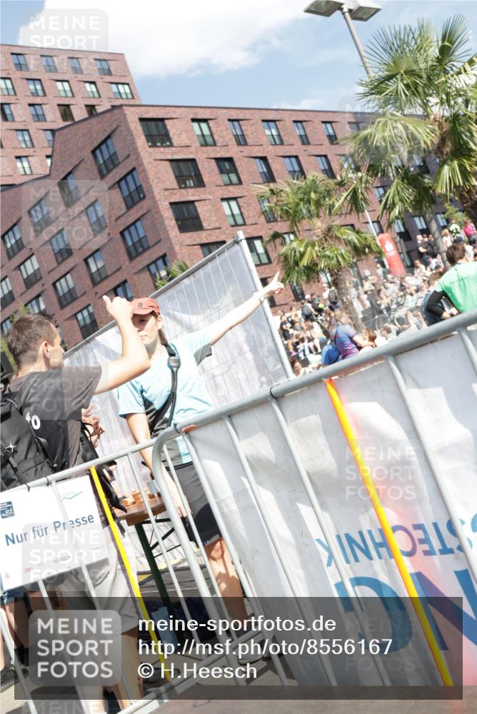 10.08.2025 - GEWOBA Citytriathlon Bremen H.Heesch http://msf.ph/oto/8556167 10.08.2025 16:09:52 Ziel  meine-sportfotos.de