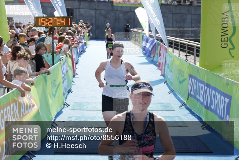 10.08.2025 - GEWOBA Citytriathlon Bremen H.Heesch http://msf.ph/oto/8556188 10.08.2025 15:27:45 Ziel 56, 382, 466 meine-sportfotos.de
