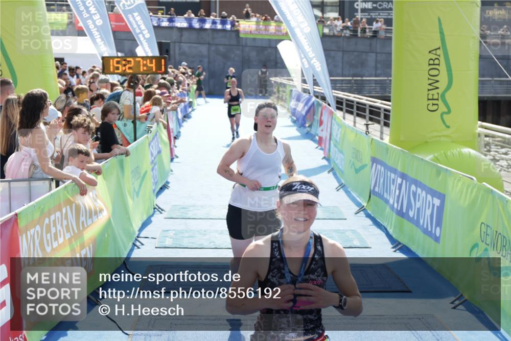 10.08.2025 - GEWOBA Citytriathlon Bremen H.Heesch http://msf.ph/oto/8556192 10.08.2025 15:27:45 Ziel 56, 382, 466 meine-sportfotos.de