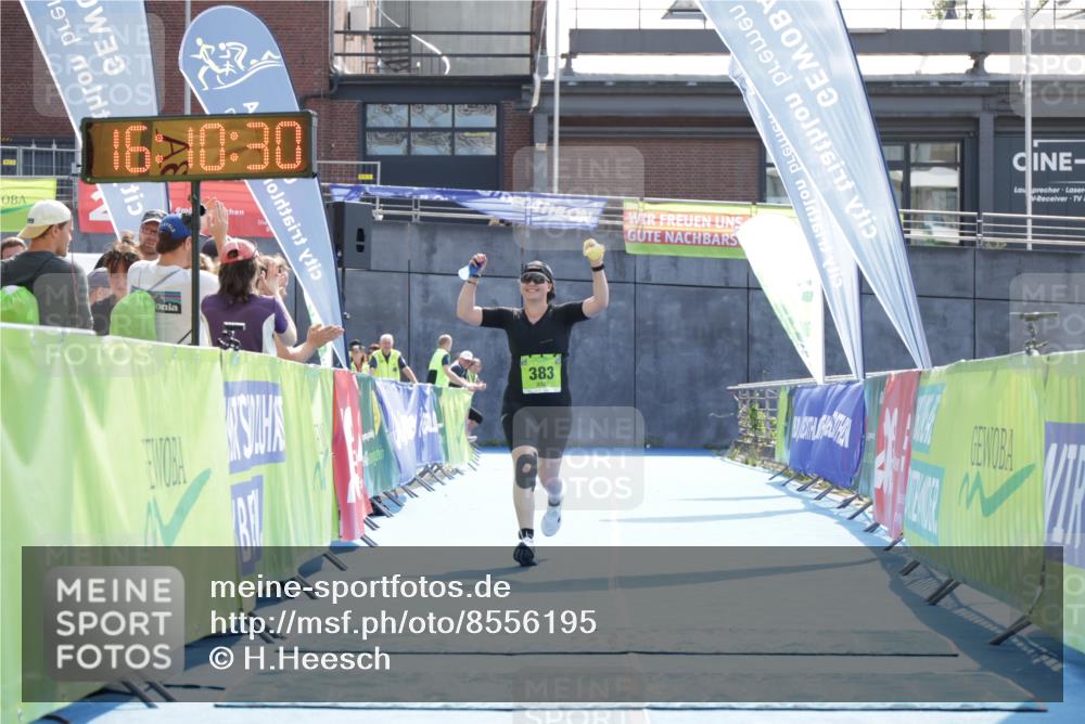 10.08.2025 - GEWOBA Citytriathlon Bremen H.Heesch http://msf.ph/oto/8556195 10.08.2025 16:10:34 Ziel 383 meine-sportfotos.de