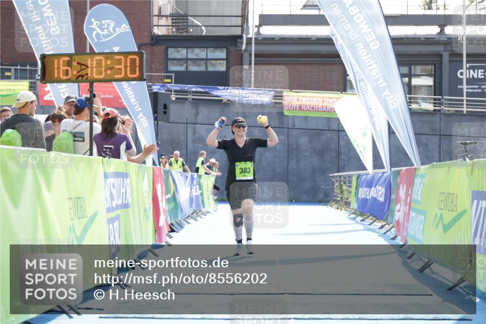 10.08.2025 - GEWOBA Citytriathlon Bremen H.Heesch http://msf.ph/oto/8556202 10.08.2025 16:10:34 Ziel 383 meine-sportfotos.de