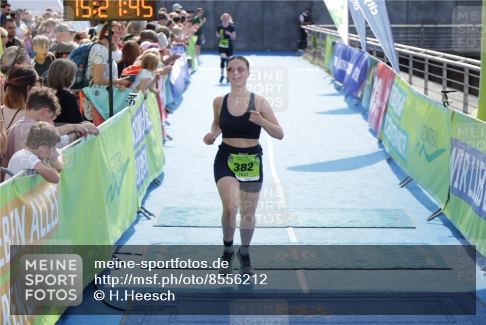 10.08.2025 - GEWOBA Citytriathlon Bremen H.Heesch http://msf.ph/oto/8556212 10.08.2025 15:27:49 Ziel 56, 382 meine-sportfotos.de
