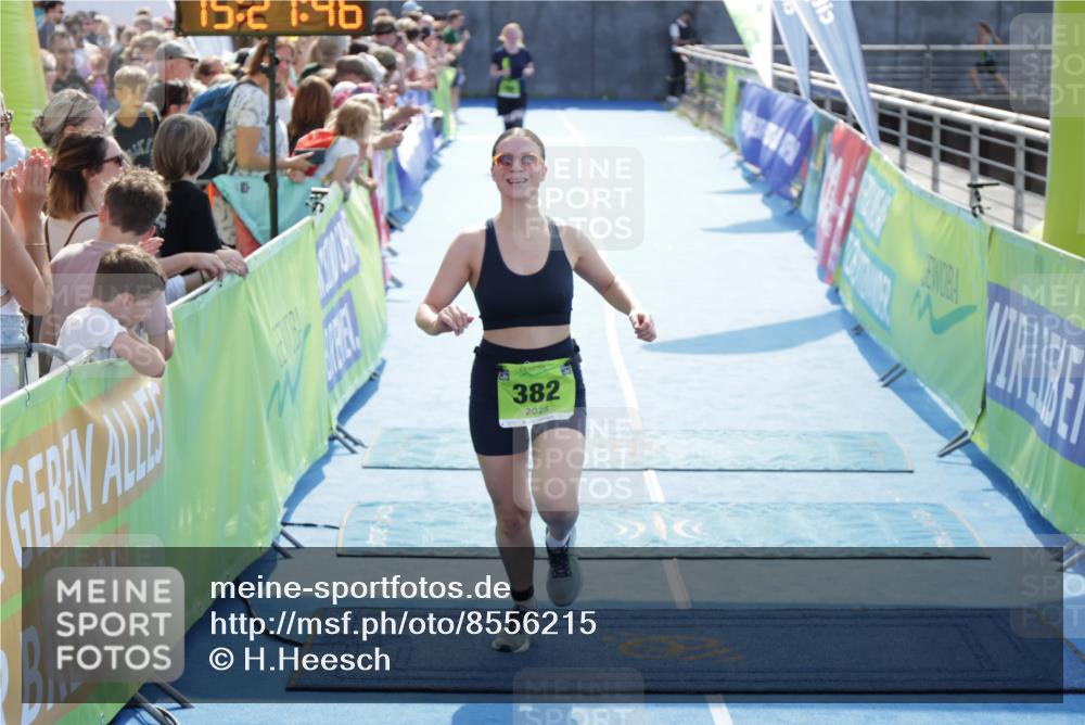 10.08.2025 - GEWOBA Citytriathlon Bremen H.Heesch http://msf.ph/oto/8556215 10.08.2025 15:27:50 Ziel 56, 382 meine-sportfotos.de