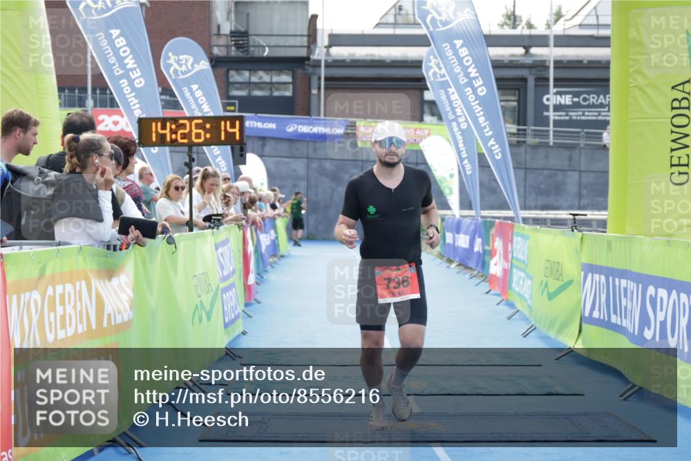 10.08.2025 - GEWOBA Citytriathlon Bremen H.Heesch http://msf.ph/oto/8556216 10.08.2025 14:26:18 Ziel 736 meine-sportfotos.de