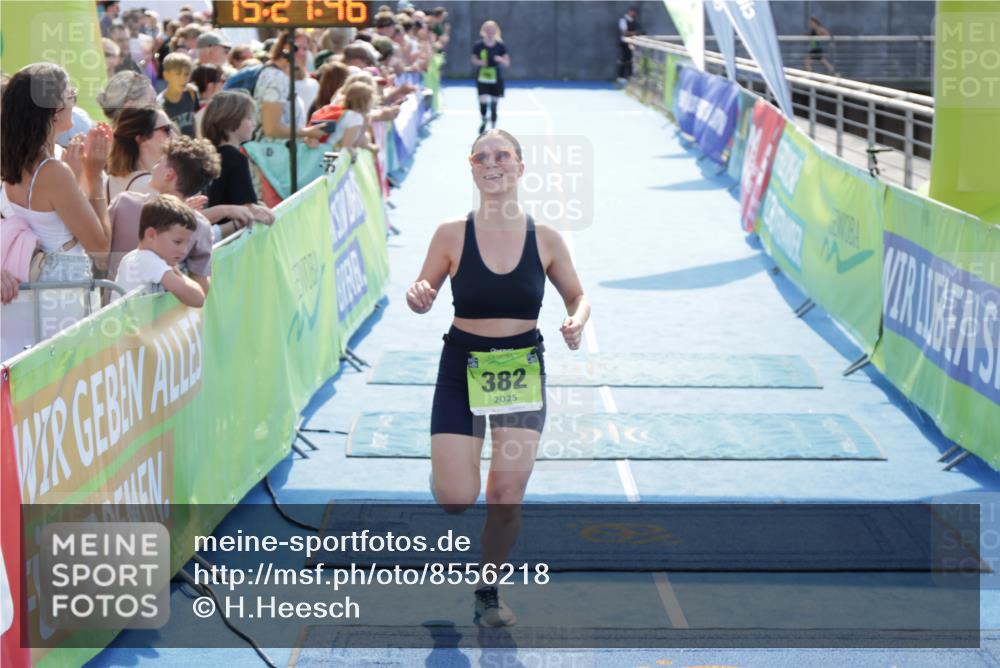 10.08.2025 - GEWOBA Citytriathlon Bremen H.Heesch http://msf.ph/oto/8556218 10.08.2025 15:27:50 Ziel 56, 382 meine-sportfotos.de