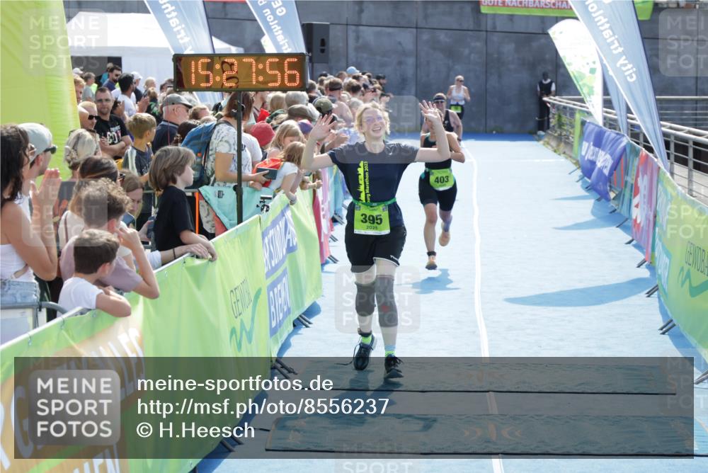 10.08.2025 - GEWOBA Citytriathlon Bremen H.Heesch http://msf.ph/oto/8556237 10.08.2025 15:27:59 Ziel 395, 403 meine-sportfotos.de