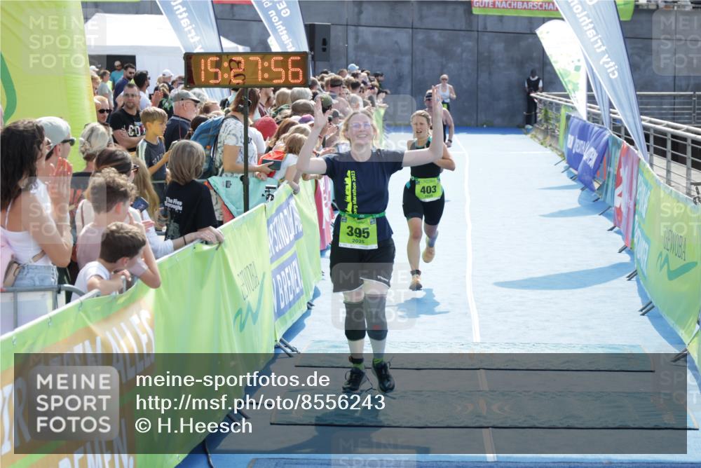 10.08.2025 - GEWOBA Citytriathlon Bremen H.Heesch http://msf.ph/oto/8556243 10.08.2025 15:28:00 Ziel 283, 395, 403 meine-sportfotos.de