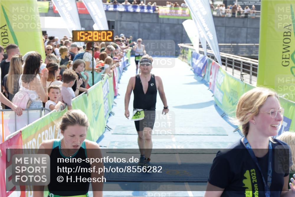 10.08.2025 - GEWOBA Citytriathlon Bremen H.Heesch http://msf.ph/oto/8556282 10.08.2025 15:28:06 Ziel 78, 283, 395, 403 meine-sportfotos.de