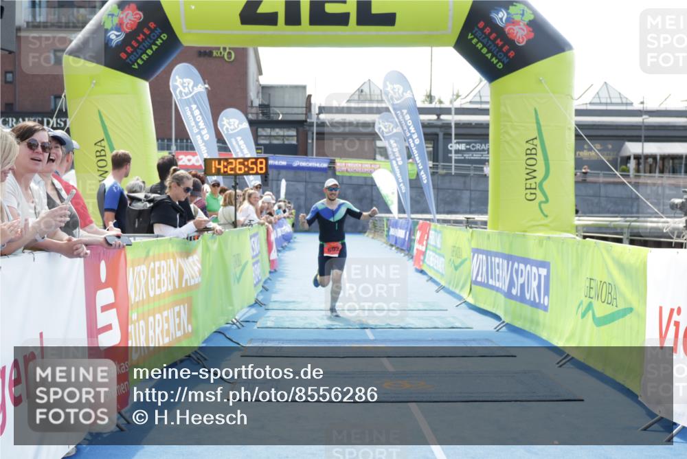 10.08.2025 - GEWOBA Citytriathlon Bremen H.Heesch http://msf.ph/oto/8556286 10.08.2025 14:27:01 Ziel 692 meine-sportfotos.de
