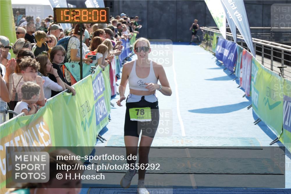 10.08.2025 - GEWOBA Citytriathlon Bremen H.Heesch http://msf.ph/oto/8556292 10.08.2025 15:28:12 Ziel 78, 283 meine-sportfotos.de