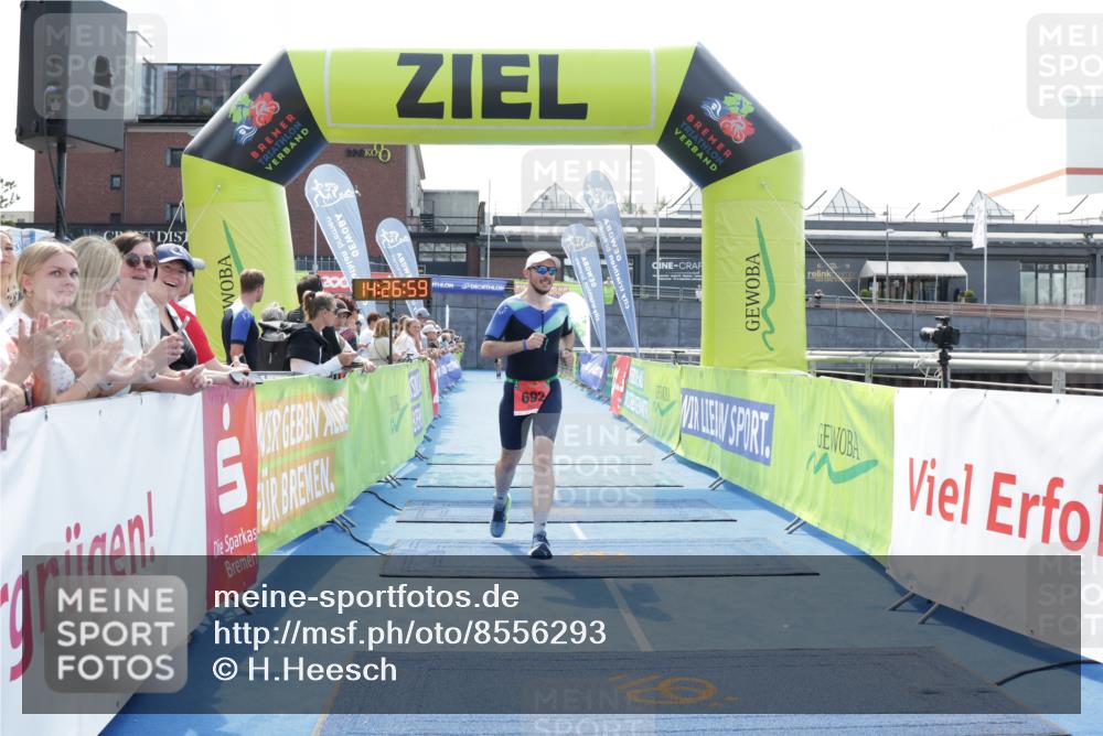 10.08.2025 - GEWOBA Citytriathlon Bremen H.Heesch http://msf.ph/oto/8556293 10.08.2025 14:27:02 Ziel 692 meine-sportfotos.de