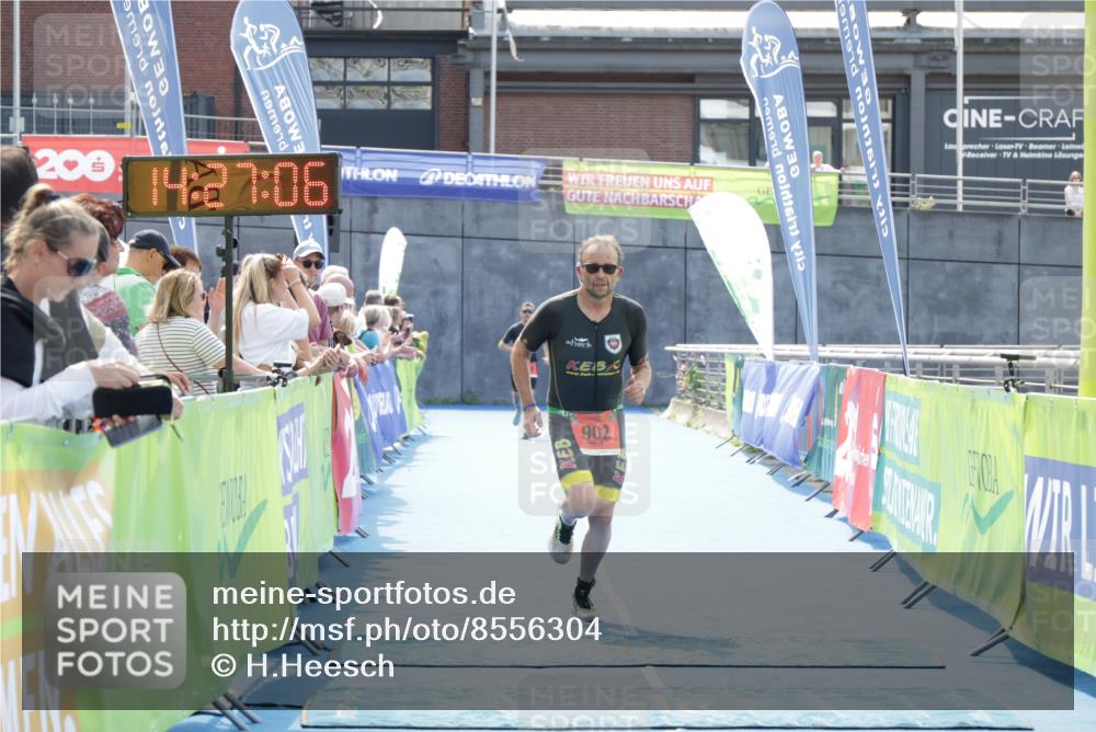 10.08.2025 - GEWOBA Citytriathlon Bremen H.Heesch http://msf.ph/oto/8556304 10.08.2025 14:27:10 Ziel 902 meine-sportfotos.de