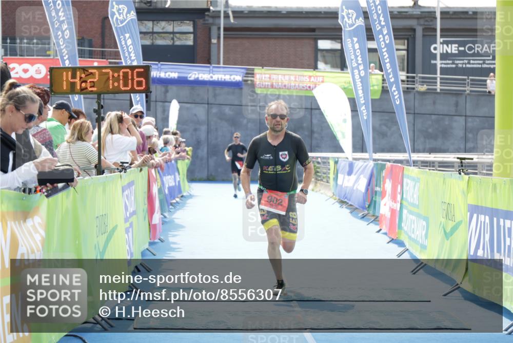 10.08.2025 - GEWOBA Citytriathlon Bremen H.Heesch http://msf.ph/oto/8556307 10.08.2025 14:27:10 Ziel 902 meine-sportfotos.de