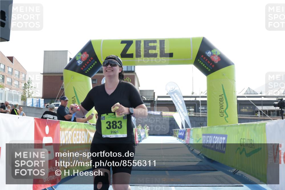 10.08.2025 - GEWOBA Citytriathlon Bremen H.Heesch http://msf.ph/oto/8556311 10.08.2025 16:10:39 Ziel 383 meine-sportfotos.de