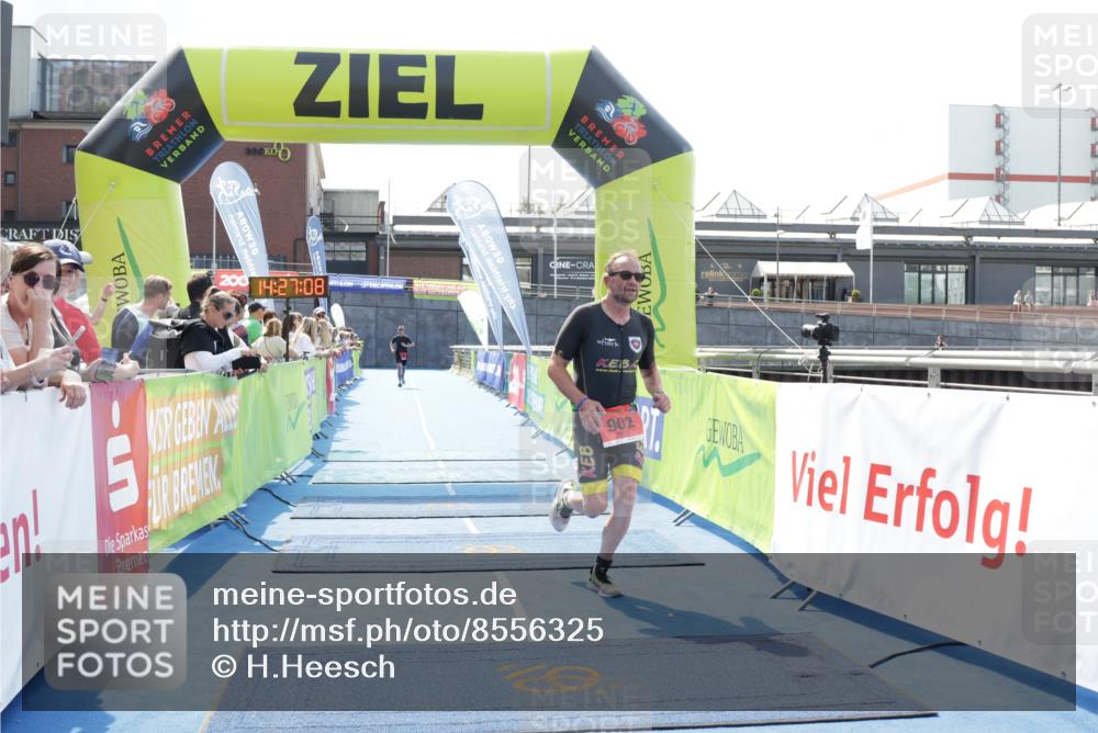 10.08.2025 - GEWOBA Citytriathlon Bremen H.Heesch http://msf.ph/oto/8556325 10.08.2025 14:27:12 Ziel 720, 902 meine-sportfotos.de