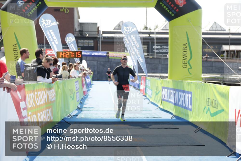10.08.2025 - GEWOBA Citytriathlon Bremen H.Heesch http://msf.ph/oto/8556338 10.08.2025 14:27:19 Ziel 720, 902 meine-sportfotos.de