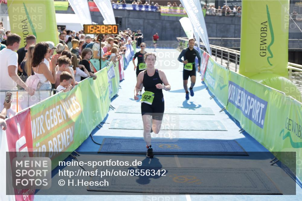 10.08.2025 - GEWOBA Citytriathlon Bremen H.Heesch http://msf.ph/oto/8556342 10.08.2025 15:28:24 Ziel 166, 418, 422 meine-sportfotos.de