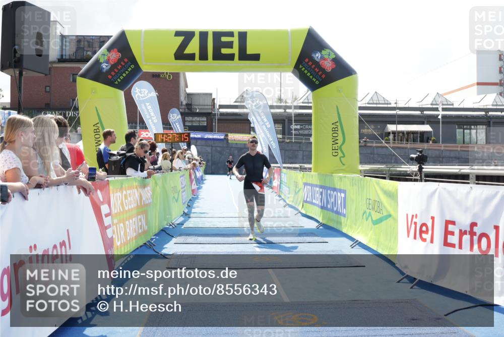 10.08.2025 - GEWOBA Citytriathlon Bremen H.Heesch http://msf.ph/oto/8556343 10.08.2025 14:27:19 Ziel 720, 902 meine-sportfotos.de