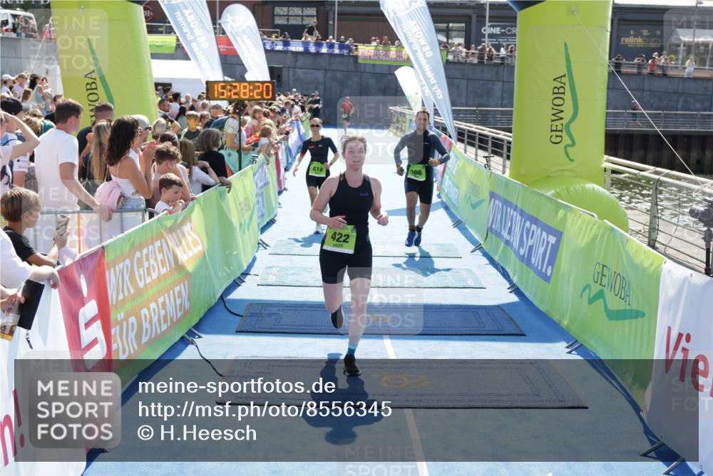 10.08.2025 - GEWOBA Citytriathlon Bremen H.Heesch http://msf.ph/oto/8556345 10.08.2025 15:28:24 Ziel 166, 418, 422 meine-sportfotos.de