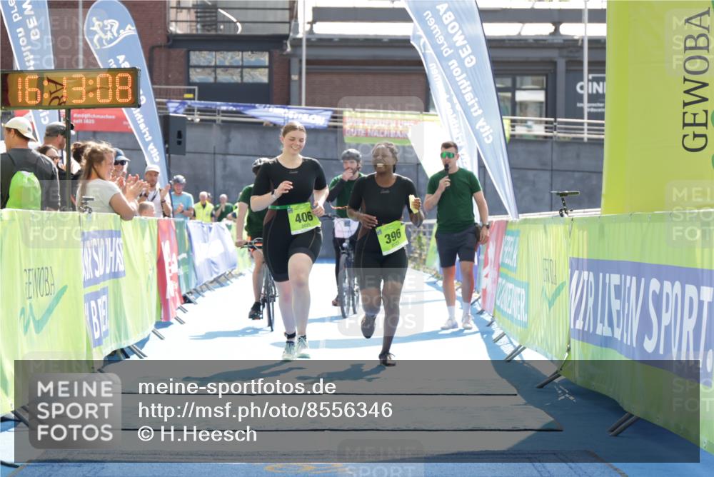 10.08.2025 - GEWOBA Citytriathlon Bremen H.Heesch http://msf.ph/oto/8556346 10.08.2025 16:13:11 Ziel 396, 406 meine-sportfotos.de