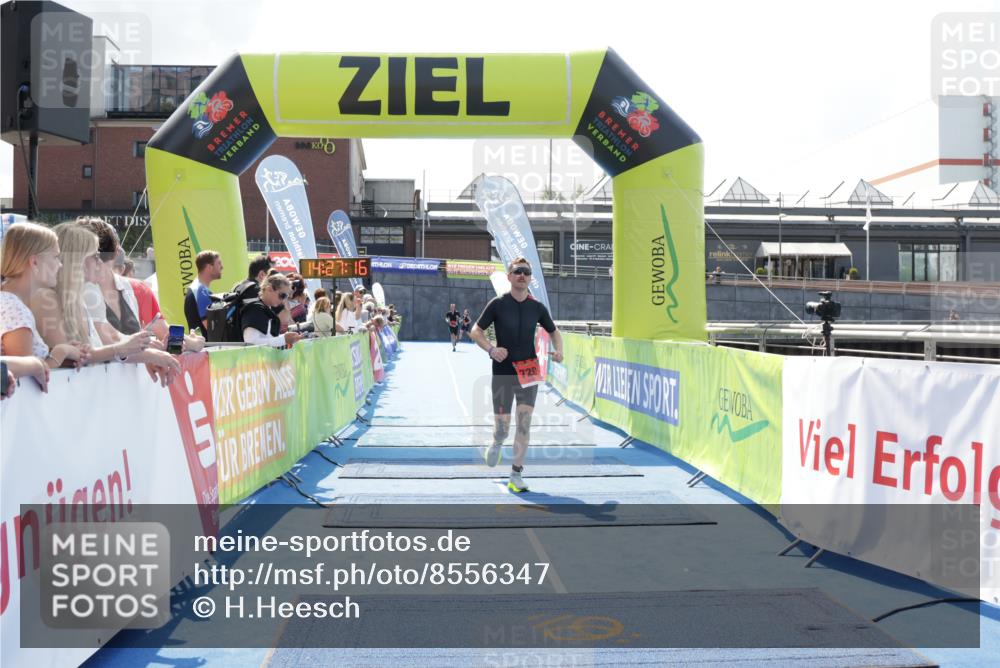 10.08.2025 - GEWOBA Citytriathlon Bremen H.Heesch http://msf.ph/oto/8556347 10.08.2025 14:27:19 Ziel 720, 902 meine-sportfotos.de