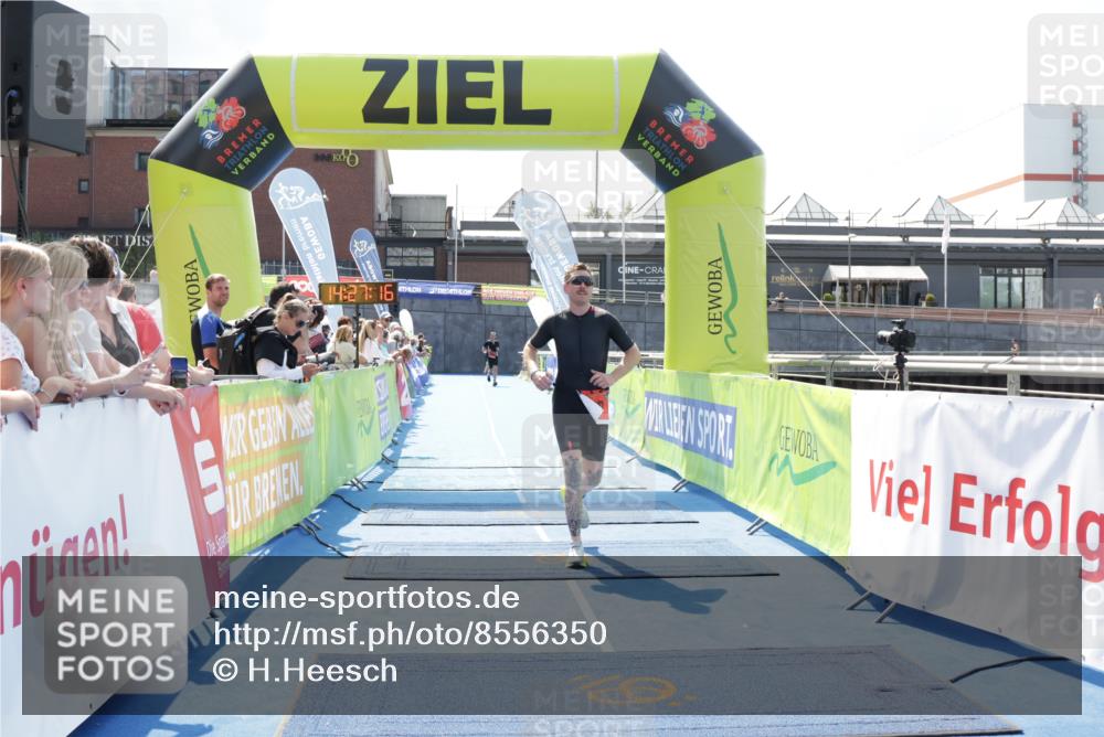 10.08.2025 - GEWOBA Citytriathlon Bremen H.Heesch http://msf.ph/oto/8556350 10.08.2025 14:27:20 Ziel 720, 902 meine-sportfotos.de
