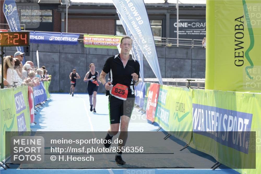 10.08.2025 - GEWOBA Citytriathlon Bremen H.Heesch http://msf.ph/oto/8556356 10.08.2025 14:27:28 Ziel 825, 939 meine-sportfotos.de