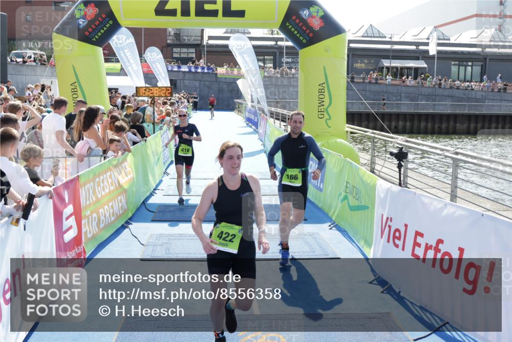 10.08.2025 - GEWOBA Citytriathlon Bremen H.Heesch http://msf.ph/oto/8556358 10.08.2025 15:28:26 Ziel 142, 166, 418, 422 meine-sportfotos.de