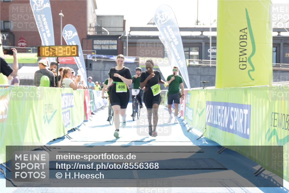 10.08.2025 - GEWOBA Citytriathlon Bremen H.Heesch http://msf.ph/oto/8556368 10.08.2025 16:13:12 Ziel 396, 406 meine-sportfotos.de