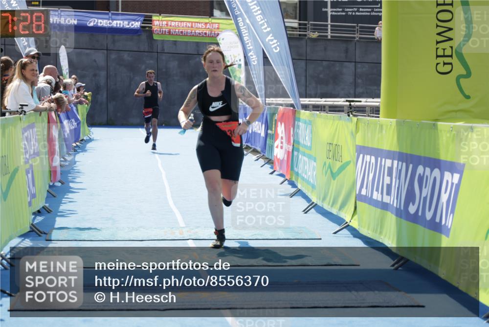10.08.2025 - GEWOBA Citytriathlon Bremen H.Heesch http://msf.ph/oto/8556370 10.08.2025 14:27:32 Ziel 825, 939, 981 meine-sportfotos.de